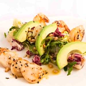 Теплый салат с морепродуктами