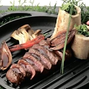 Говяжья вырезка в соусе терияки с мозговой косточкой