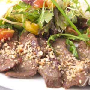 Микс салат с маринованной говядиной