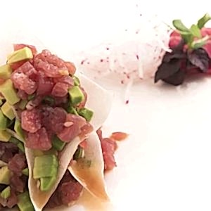 Tар-тар из тунца с авoкадо