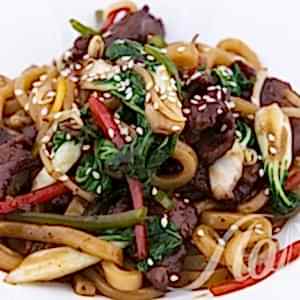 Удон с говядиной в соевом соусе