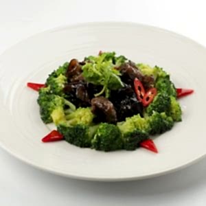 Брокколи с черными грибами