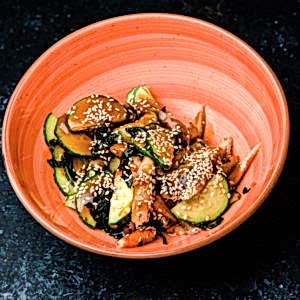 Салат с копченым угрем